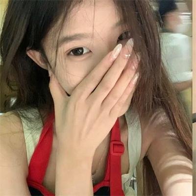 穿黄睡衣的女孩